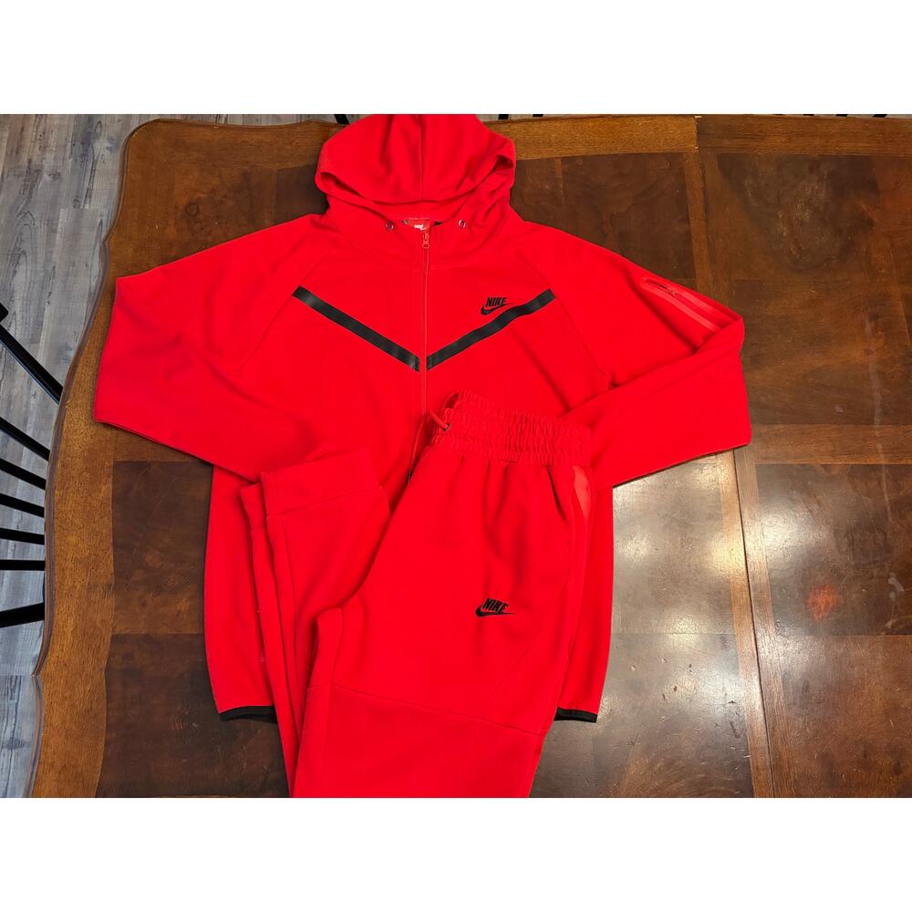 Preowned Nike Red Tech Fleece Track Suit Jacket & Pants Set Size Large